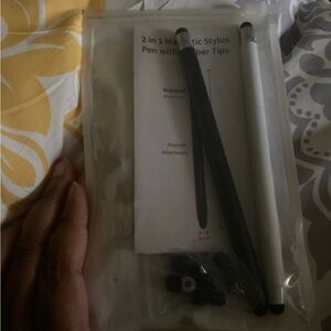 2-in-1 Magnetic Stylus Pen Set